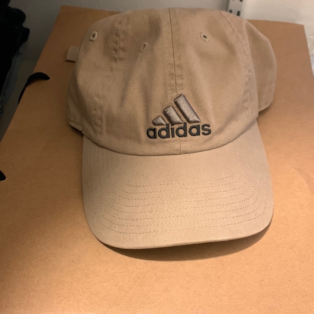 Adidas Tan hat